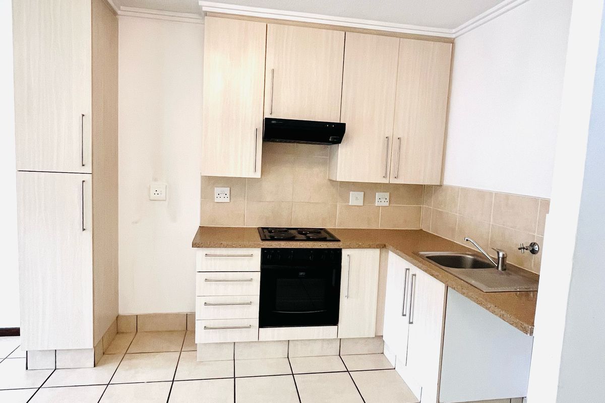 Apartment For Sale in Lonehill - Photo 5