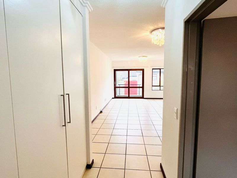 Apartment For Sale in Lonehill - Photo 4