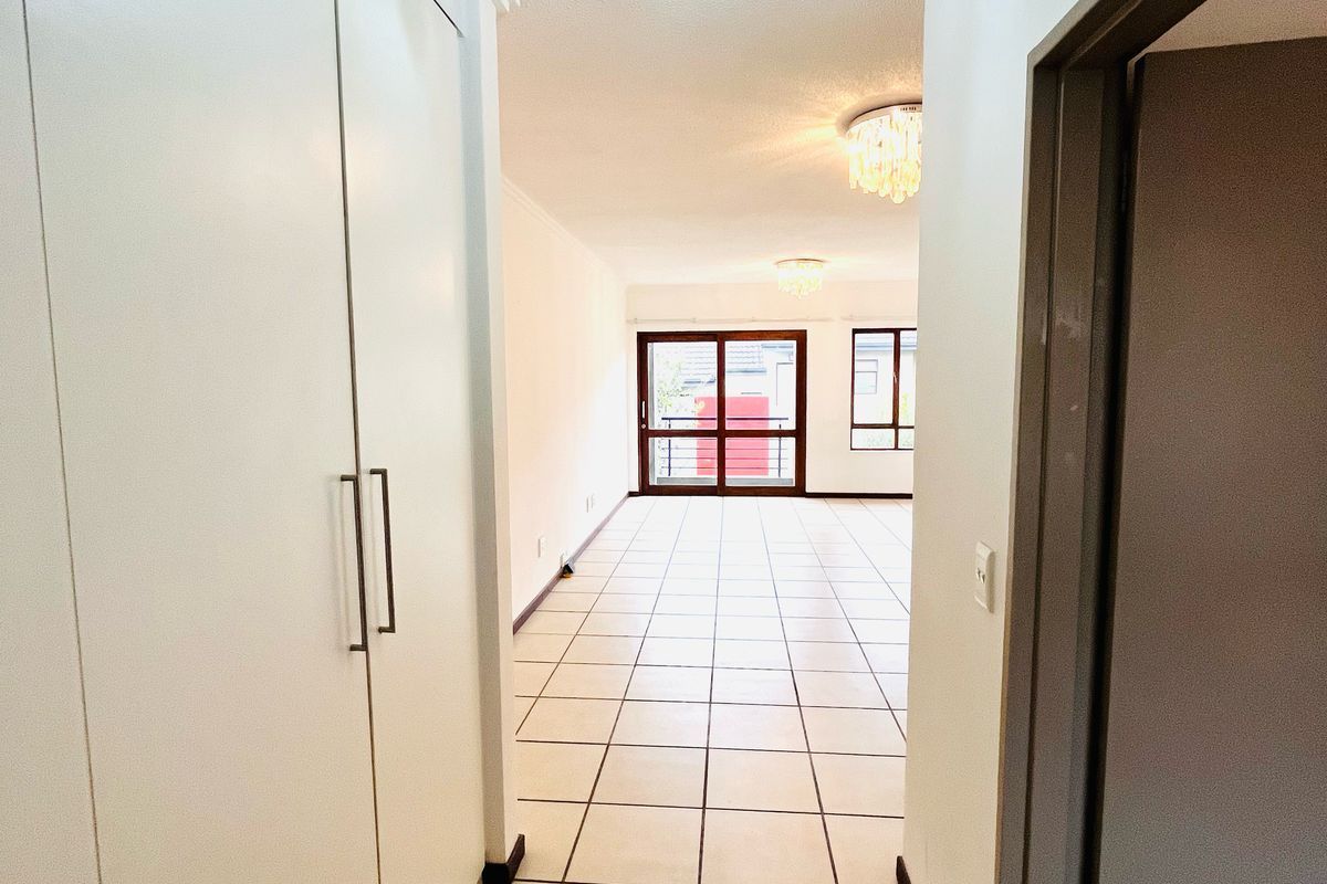 Apartment For Sale in Lonehill - Photo 4