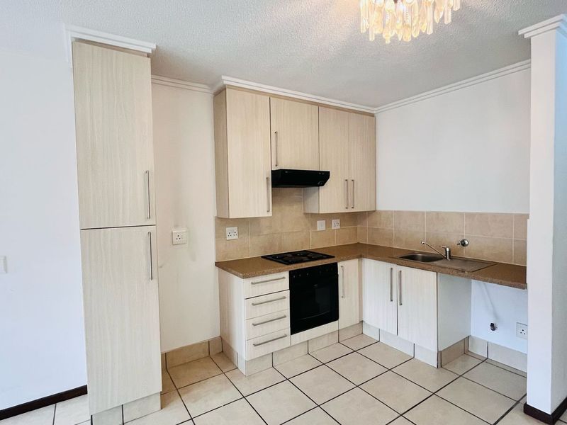 Apartment For Sale in Lonehill - Photo 6