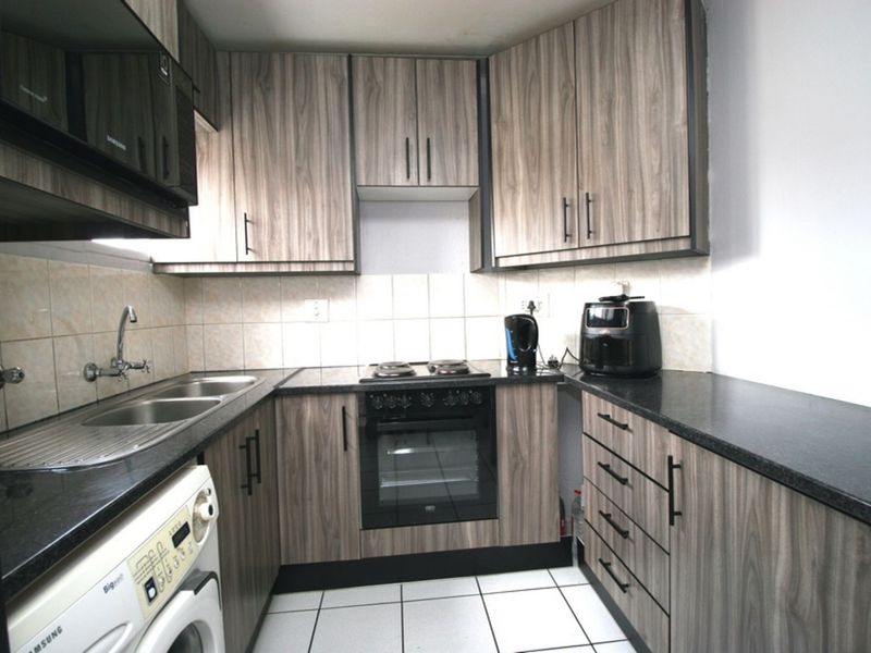 Apartment For Sale in Bromhof - Photo 4