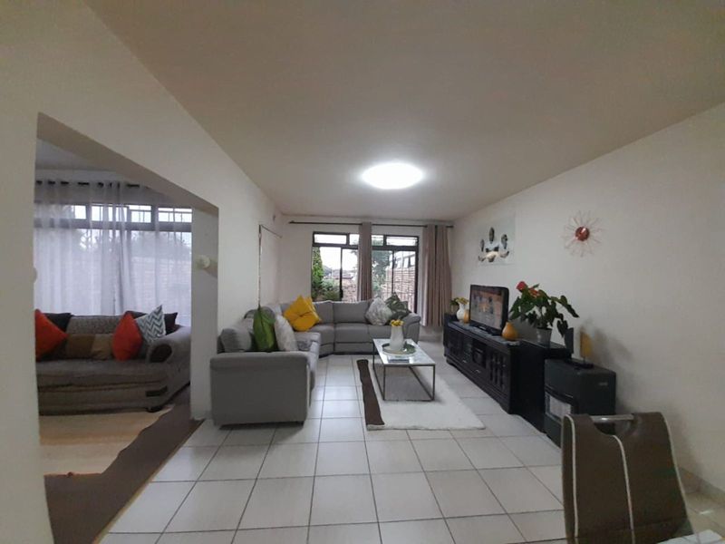 Townhouse For Sale in Corlett Gardens - Photo 10