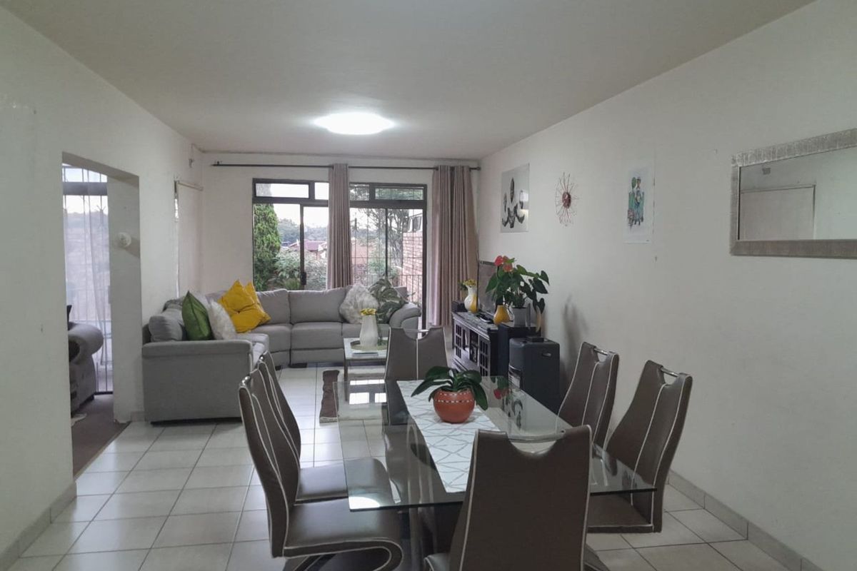 Townhouse For Sale in Corlett Gardens - Photo 4