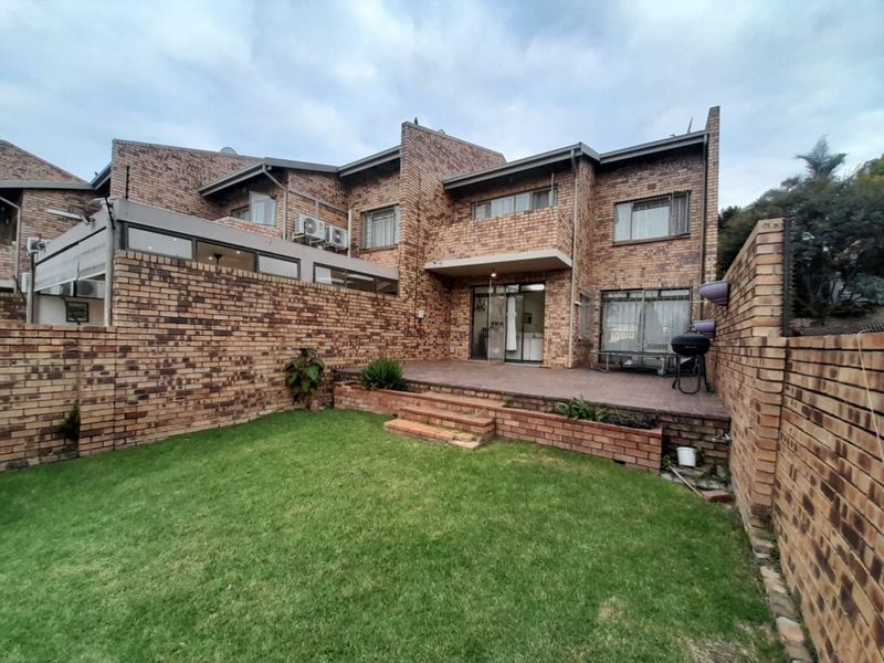 Townhouse For Sale in Corlett Gardens - Photo 3
