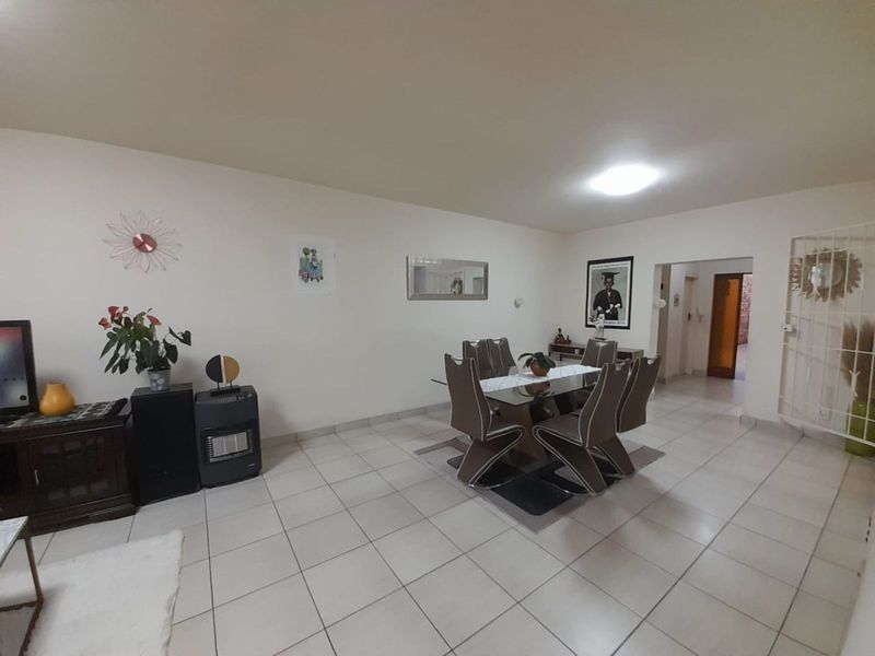 Townhouse For Sale in Corlett Gardens - Photo 6