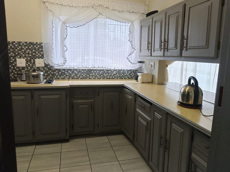 House For Sale in Bester - Photo 2