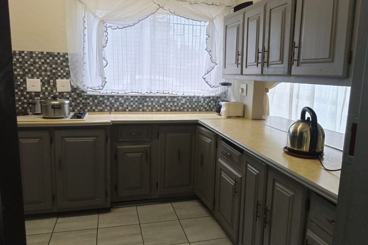 House For Sale in Bester - Photo 2