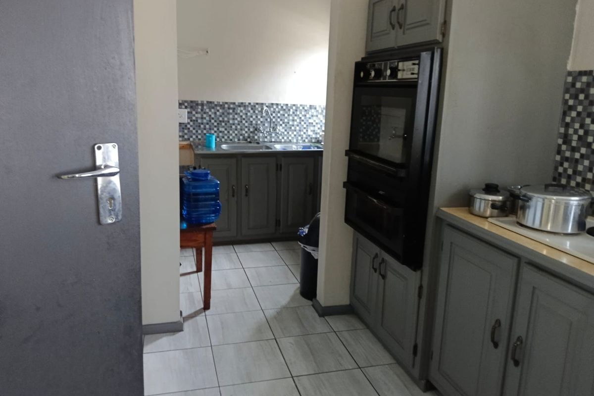 House For Sale in Bester - Photo 4