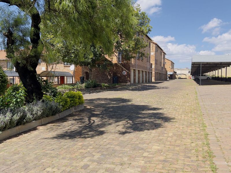 Townhouse For Sale in Halfway Gardens - Photo 5