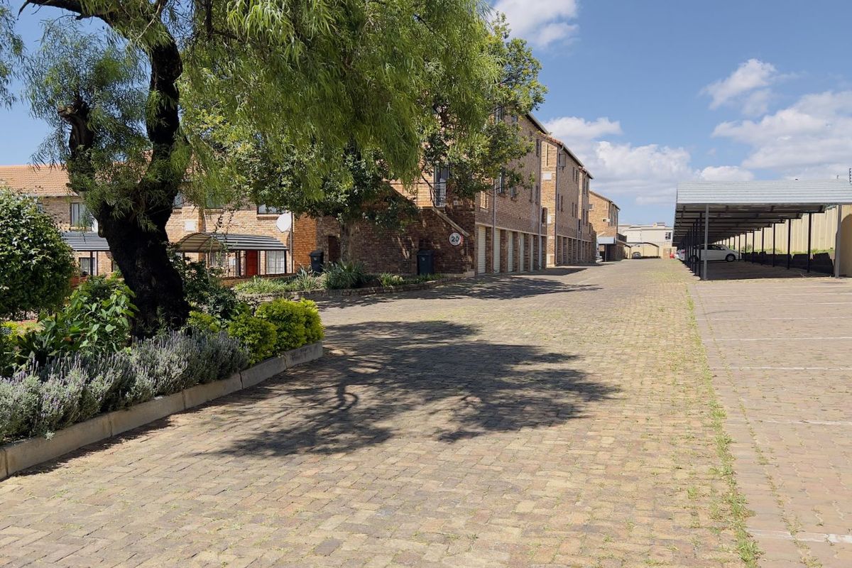 Townhouse For Sale in Halfway Gardens - Photo 5