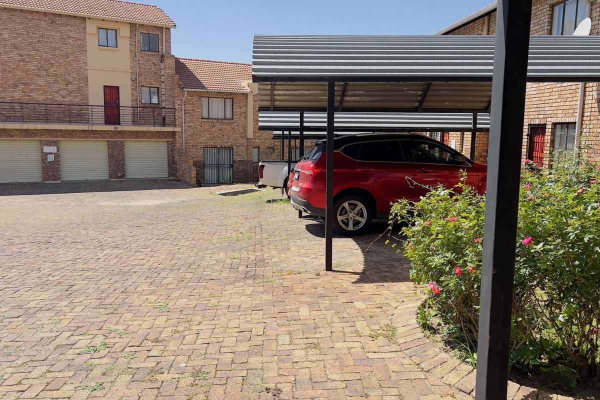 Townhouse For Sale in Halfway Gardens - Photo 3