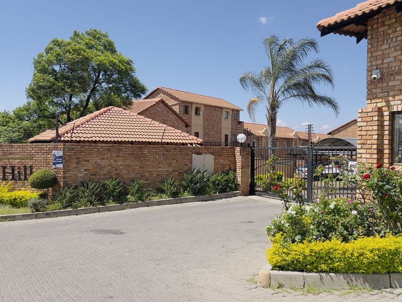 Townhouse For Sale in Halfway Gardens - Photo 2