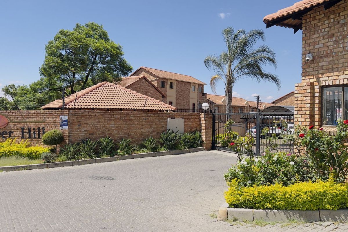 Townhouse For Sale in Halfway Gardens - Photo 2