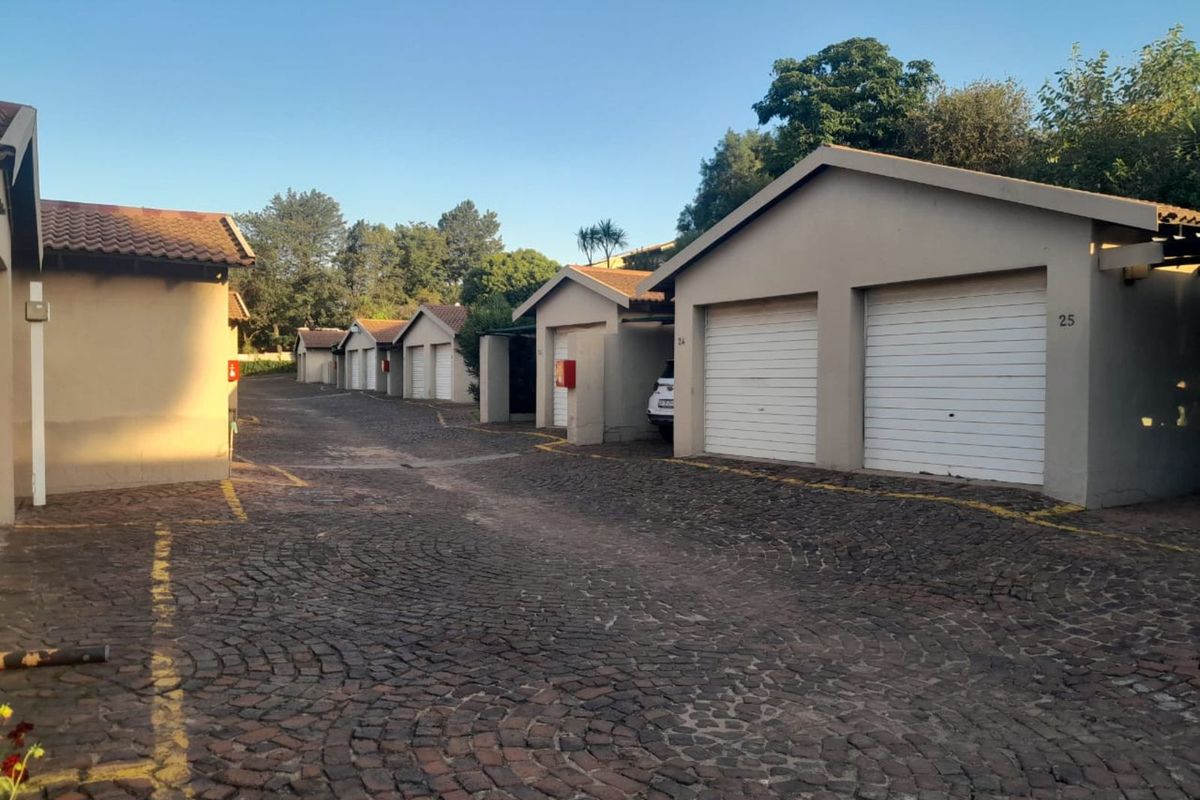 Townhouse For Sale in Corlett Gardens - Photo 2