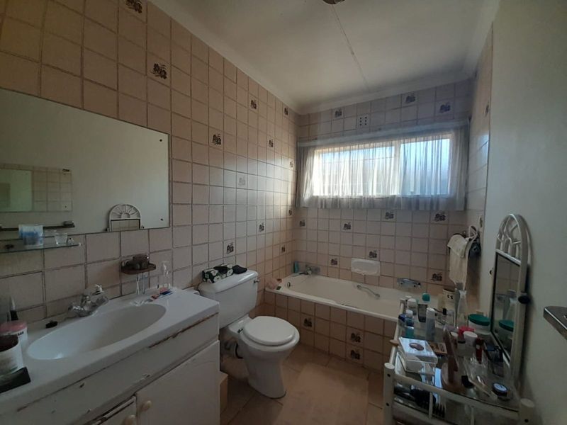 Townhouse For Sale in Corlett Gardens - Photo 9