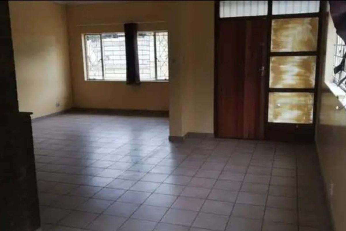 House For Sale in Ermelo Central - Photo 2