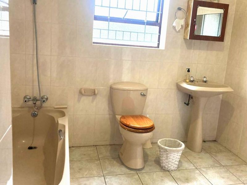 House For Sale in The Island - Photo 10