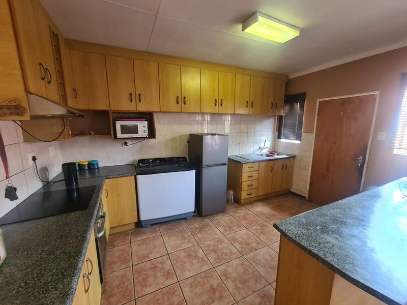 House For Sale in Northview - Photo 7