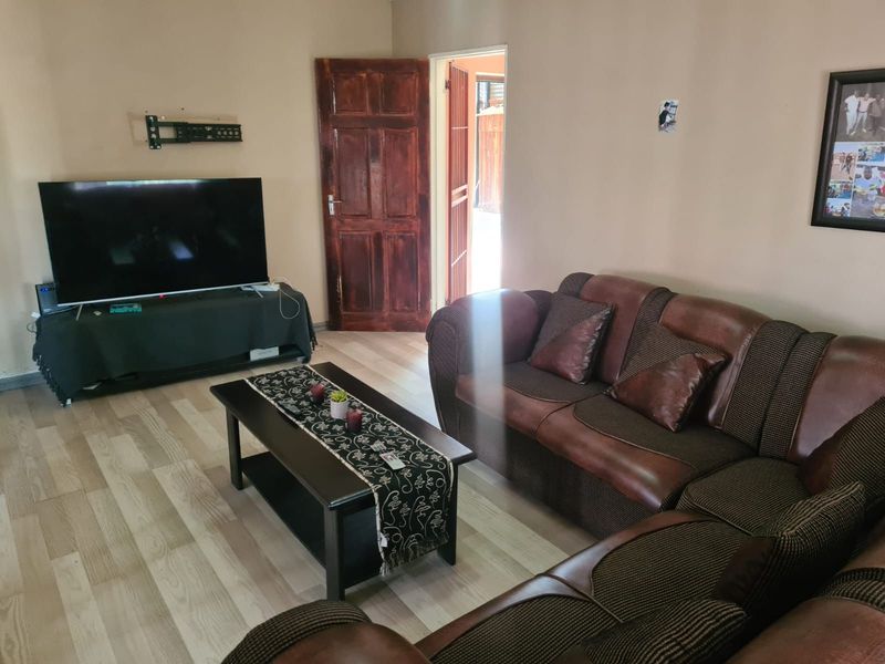 House For Sale in Northview - Photo 4