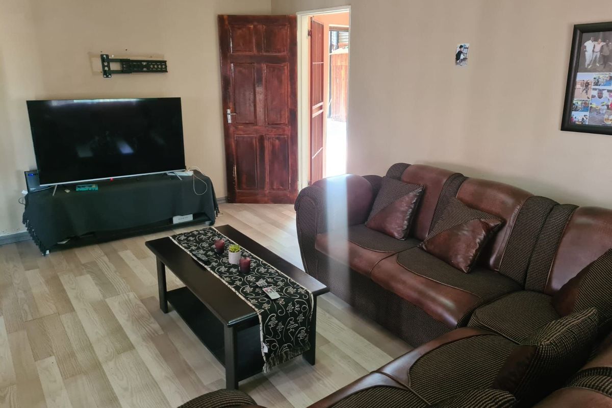 House For Sale in Northview - Photo 4