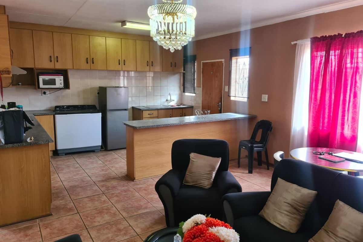 House For Sale in Northview - Photo 3