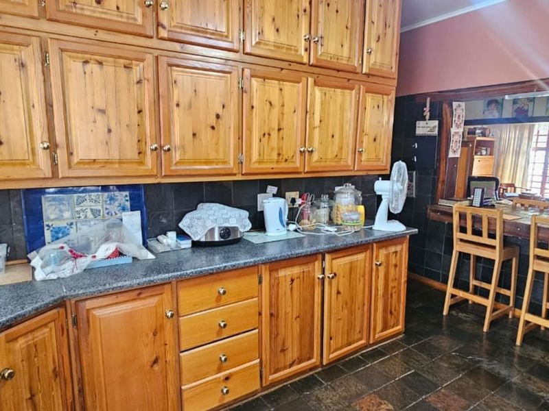 House For Sale in Monument Heights - Photo 10