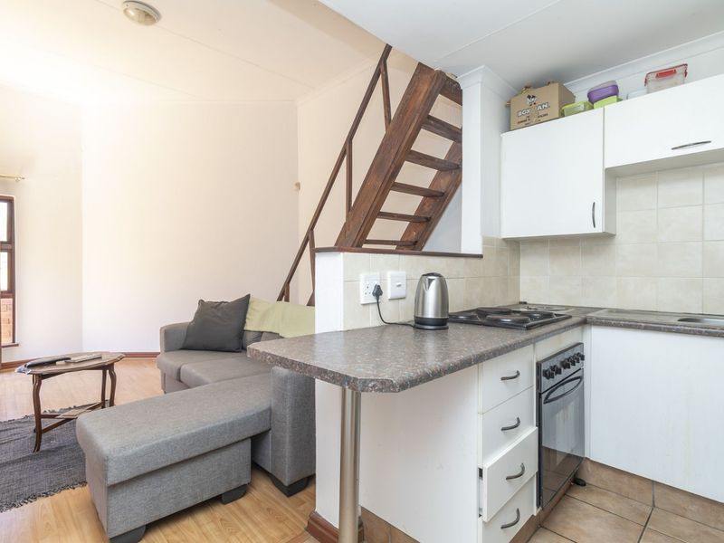 Apartment For Sale in Honeydew Manor - Photo 6