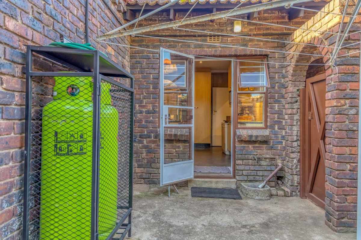 Townhouse For Sale in Fourways - Photo 2