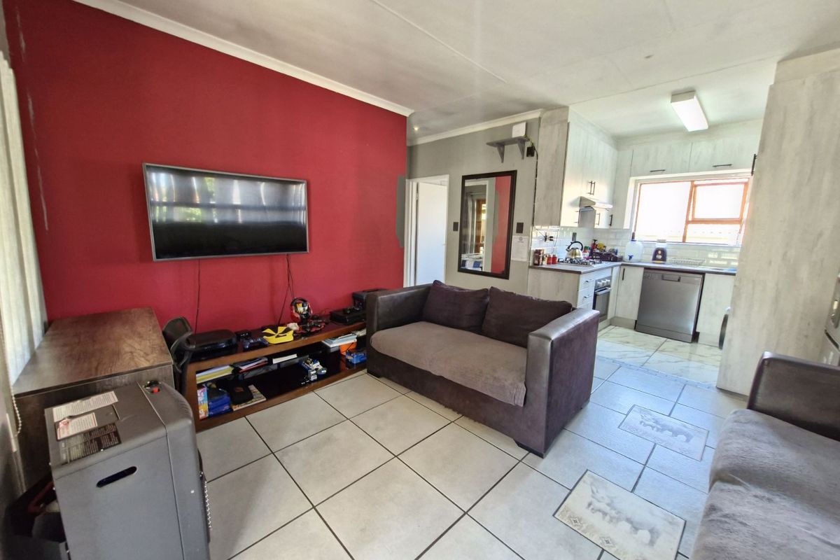Townhouse For Sale in Fourways - Photo 5