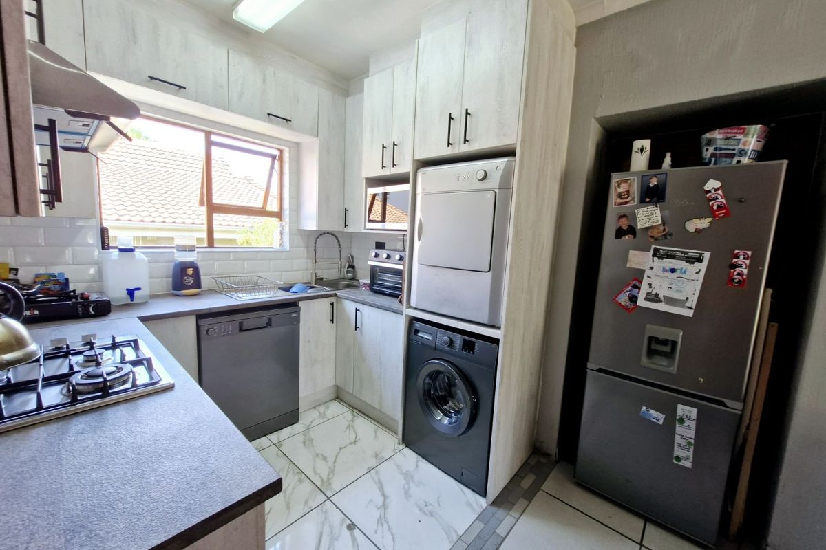 Townhouse For Sale in Fourways - Photo 3