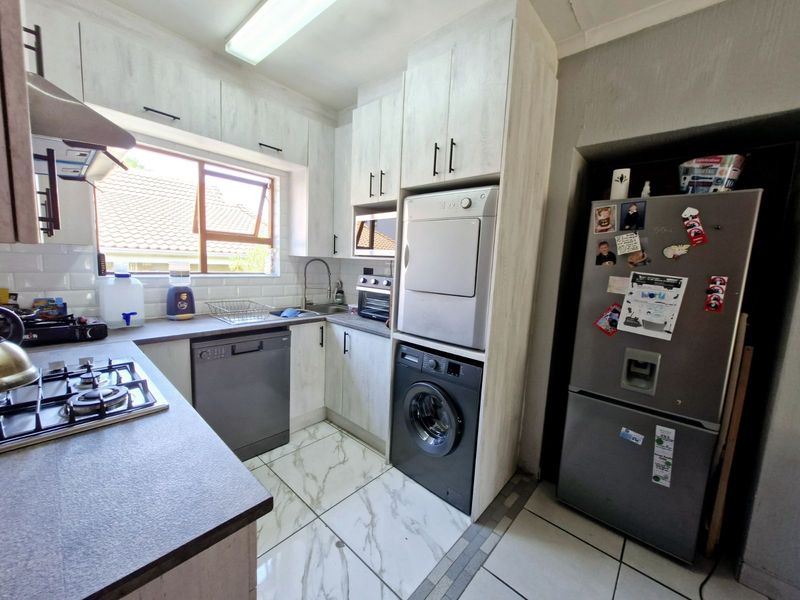 Townhouse For Sale in Fourways - Photo 3