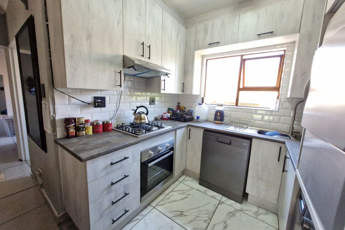 Townhouse For Sale in Fourways - Photo 2
