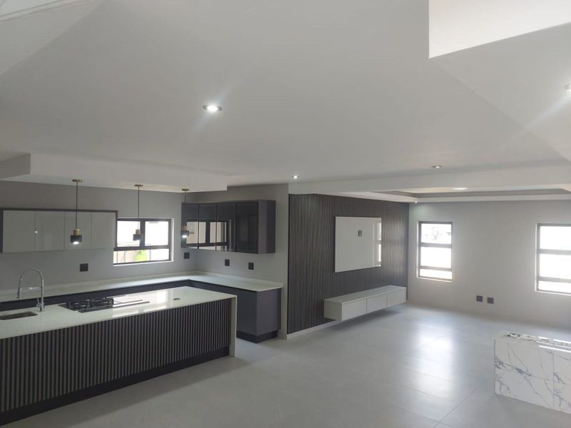 House For Sale in Six Fountains Residential Estate - Photo 9