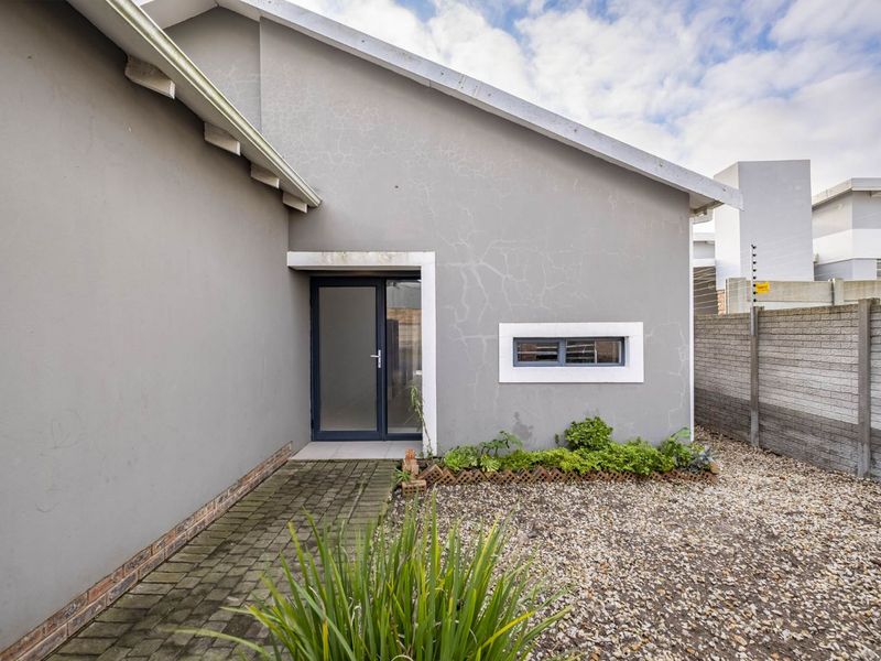 House For Sale in Salisbury Park - Photo 2