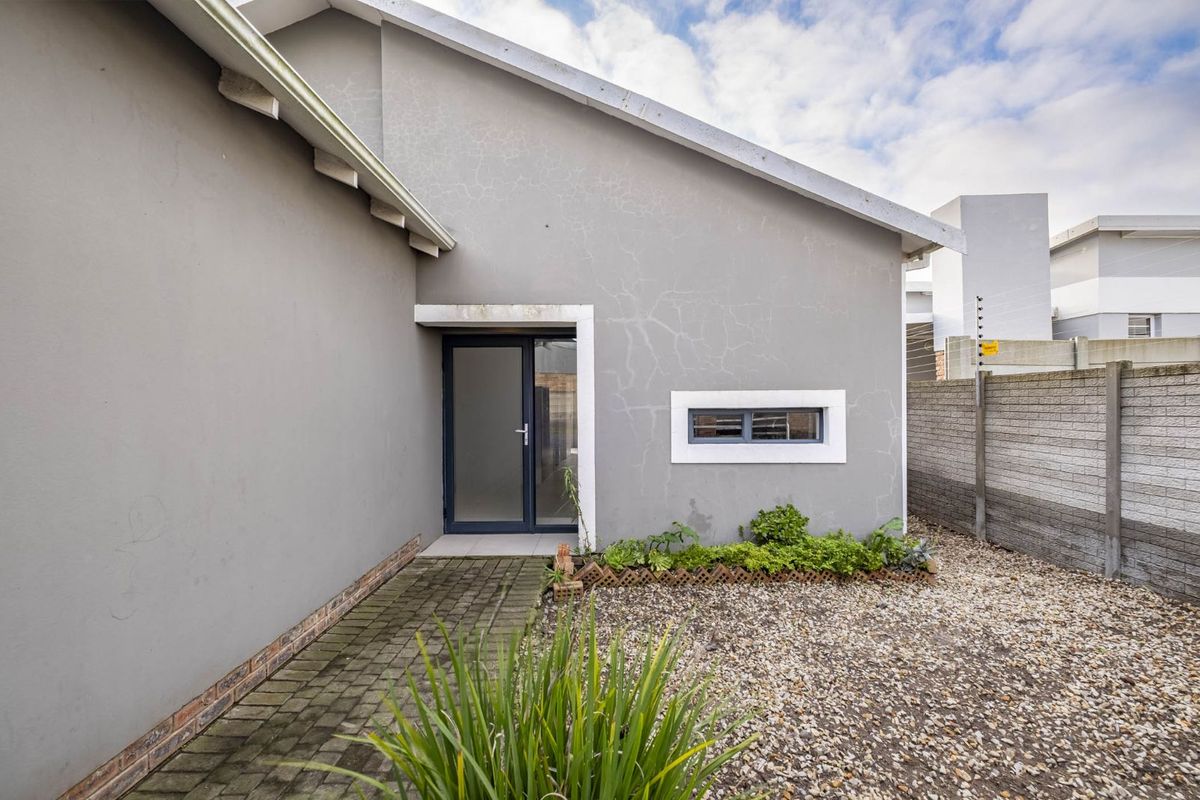 House For Sale in Salisbury Park - Photo 2