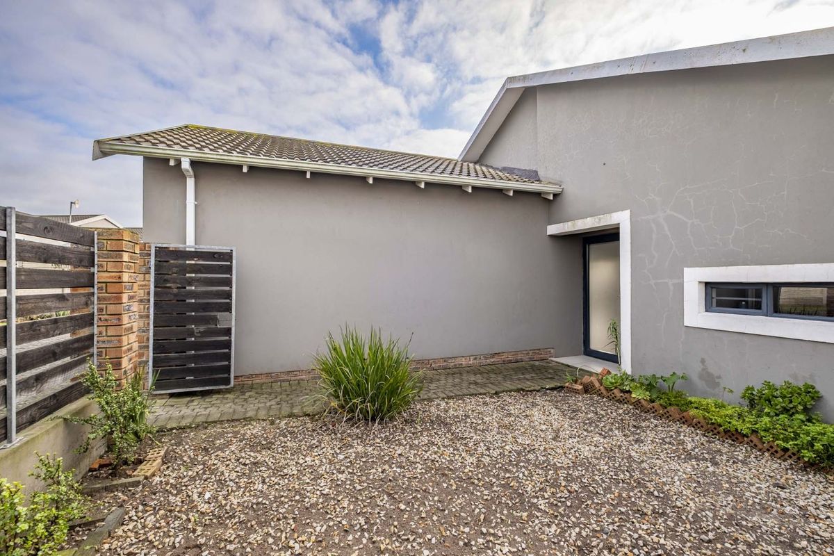House For Sale in Salisbury Park - Photo 3