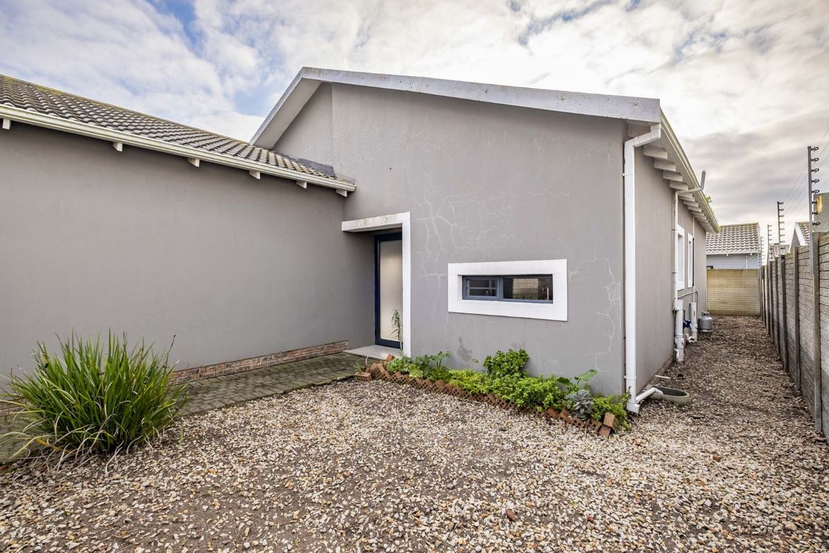 House For Sale in Salisbury Park - Photo 4