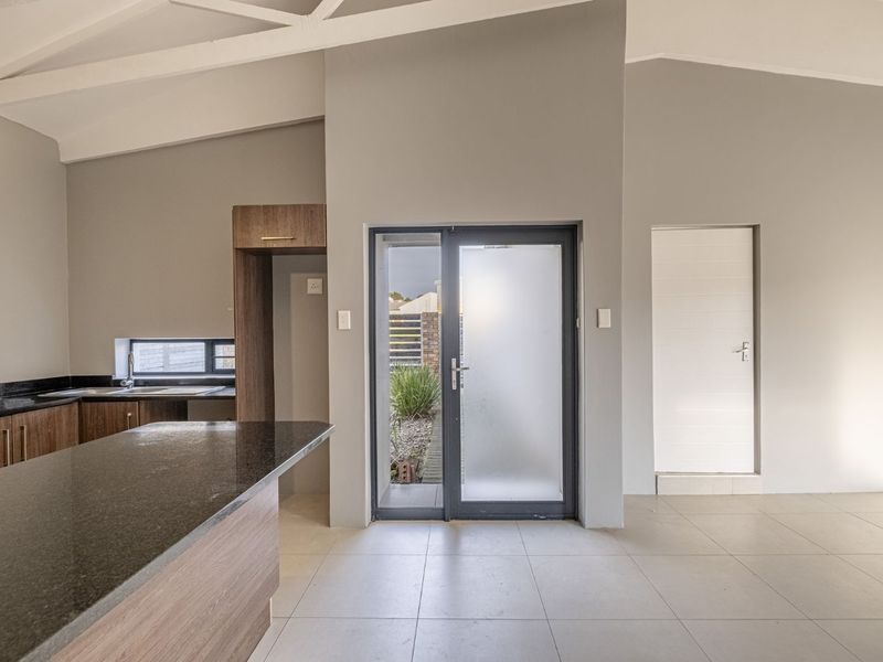 House For Sale in Salisbury Park - Photo 5