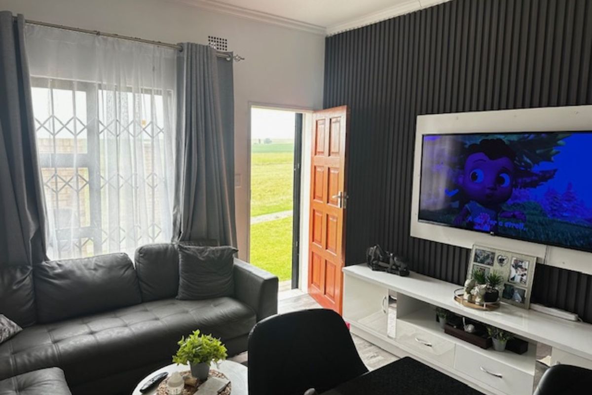 Townhouse For Sale in Trichardt - Photo 3