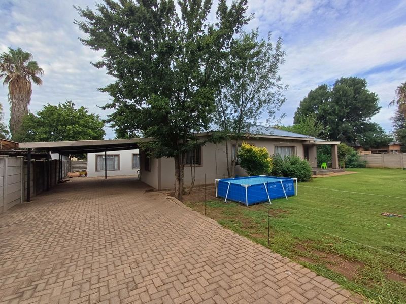 House For Sale in Meiringspark - Photo 2