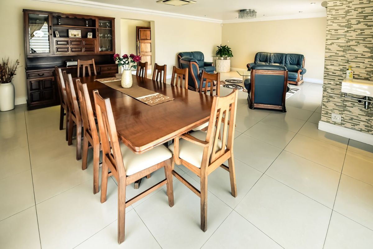 House For Sale in Charleston Hill - Photo 5