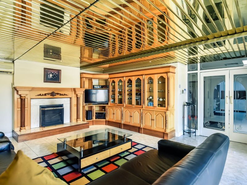 House For Sale in Charleston Hill - Photo 3