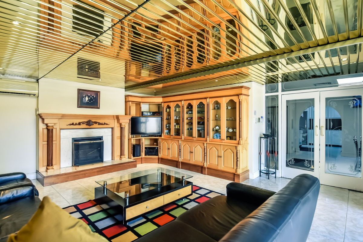 House For Sale in Charleston Hill - Photo 3