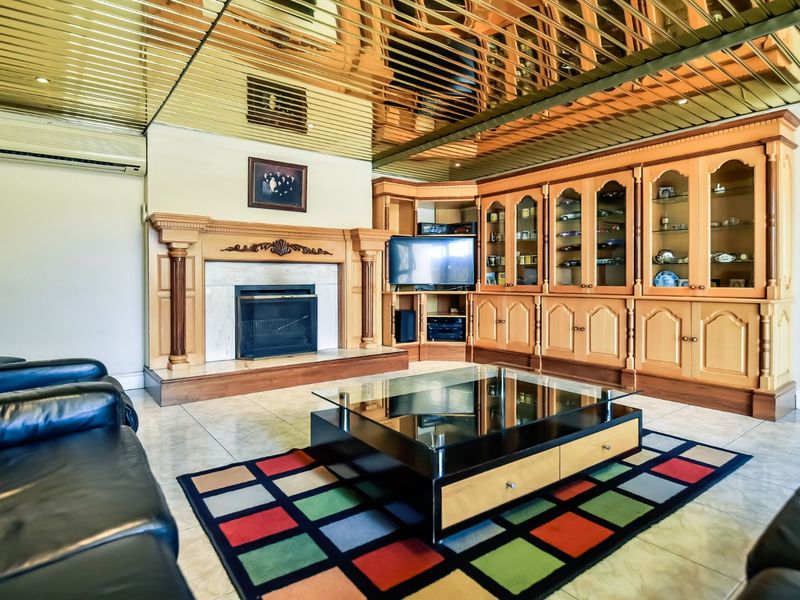 House For Sale in Charleston Hill - Photo 4