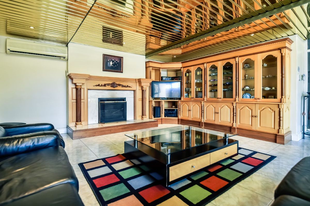 House For Sale in Charleston Hill - Photo 4