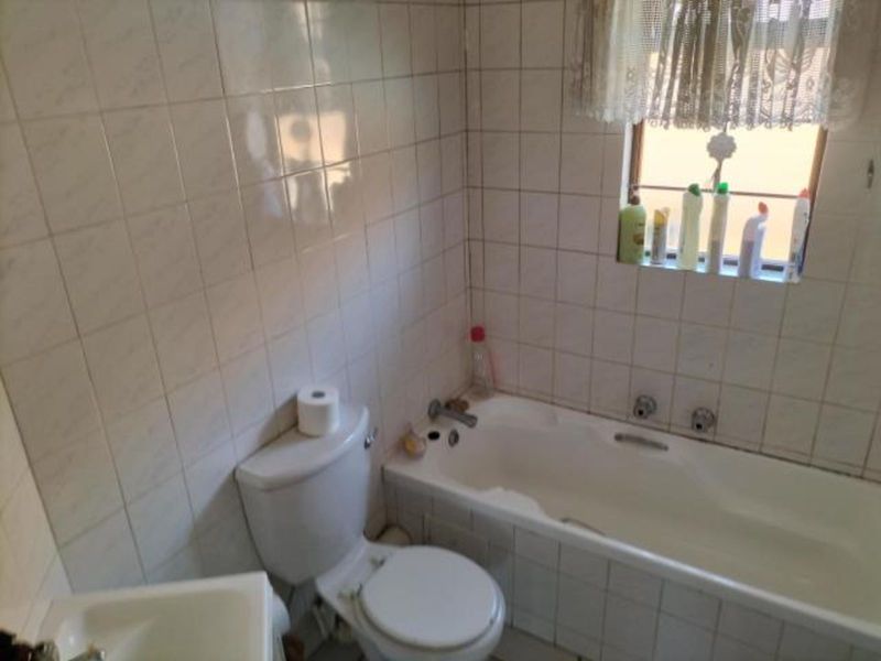 Apartment For Sale in Bromhof - Photo 9