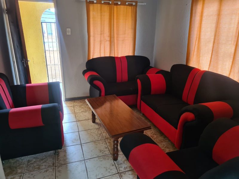 House For Sale in Roodepan - Photo 2