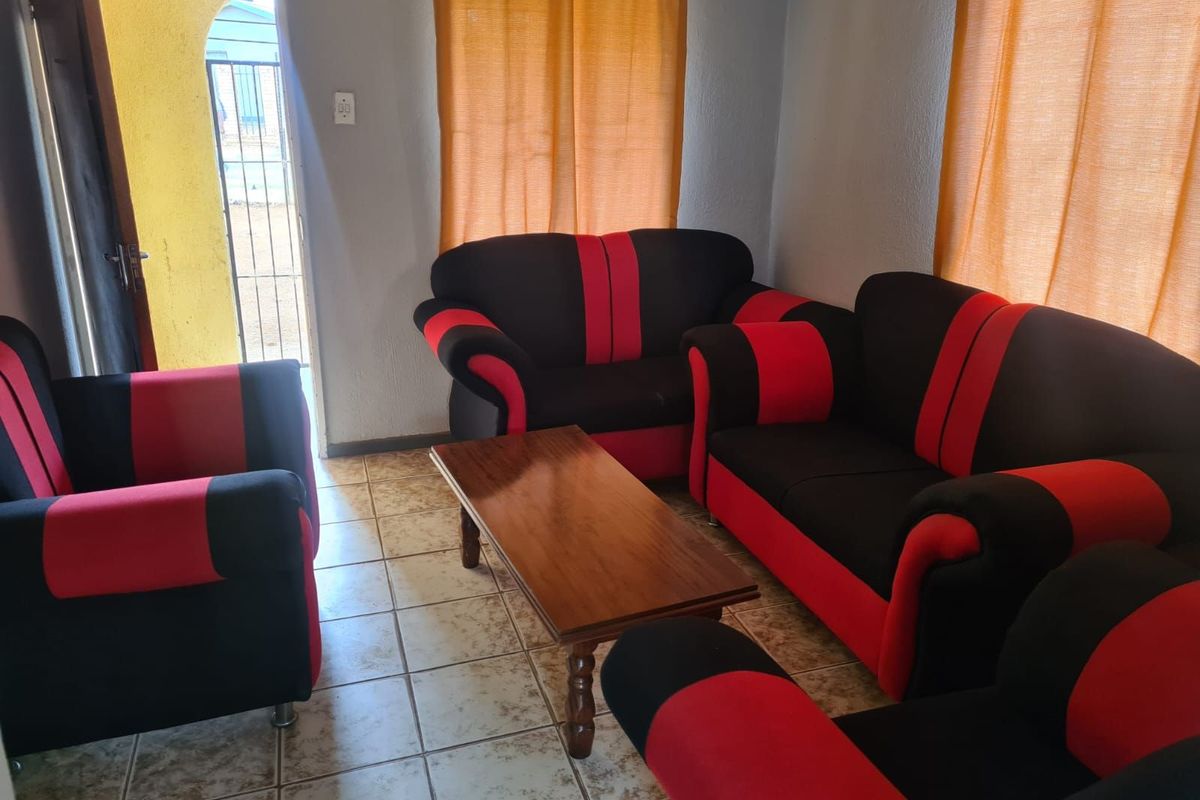 House For Sale in Roodepan - Photo 2