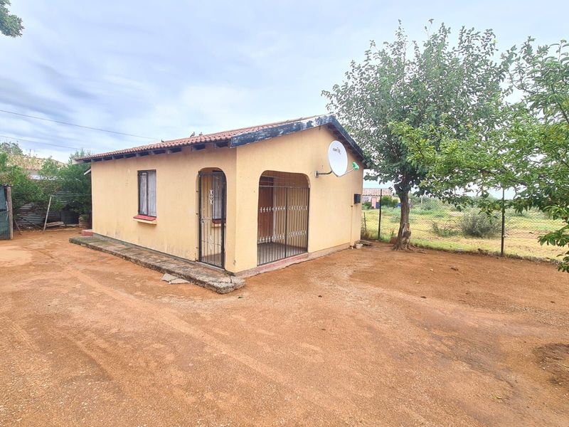 House For Sale in Roodepan - Photo 4