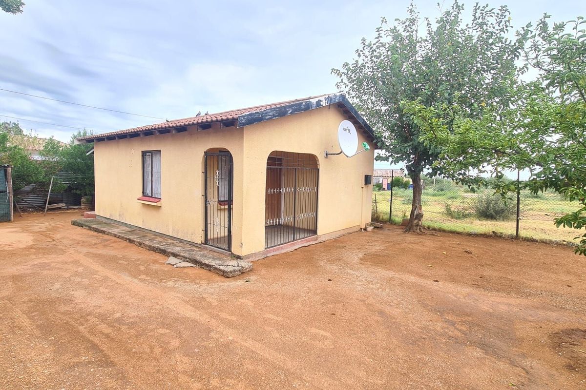 House For Sale in Roodepan - Photo 4